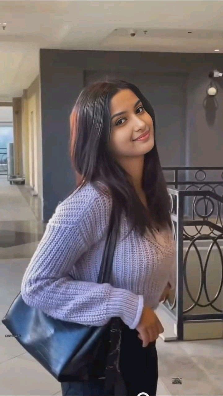 Beautiful-Girls-Dp