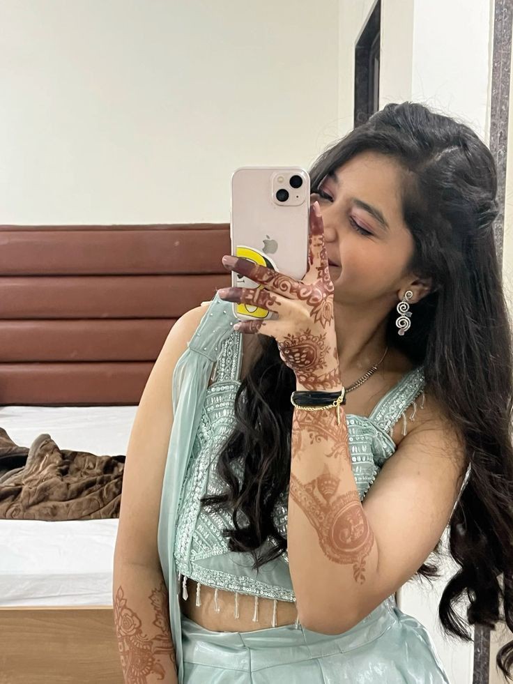 College-Girls-Dp