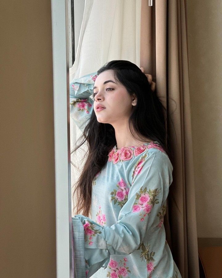 Elegant-Girl-DP