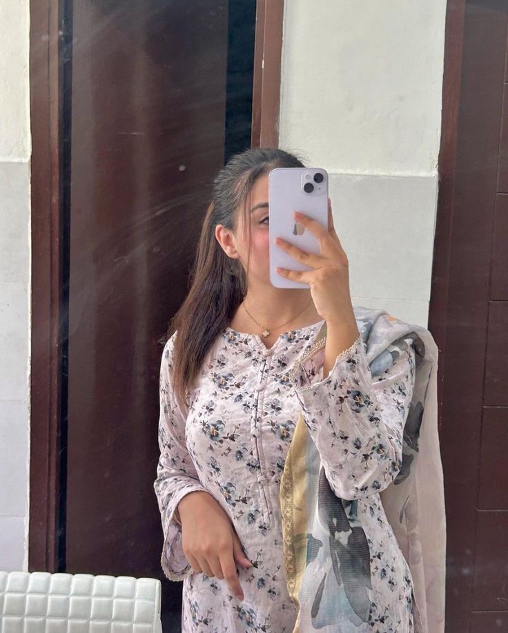Happy-Girls-Profile-Pic