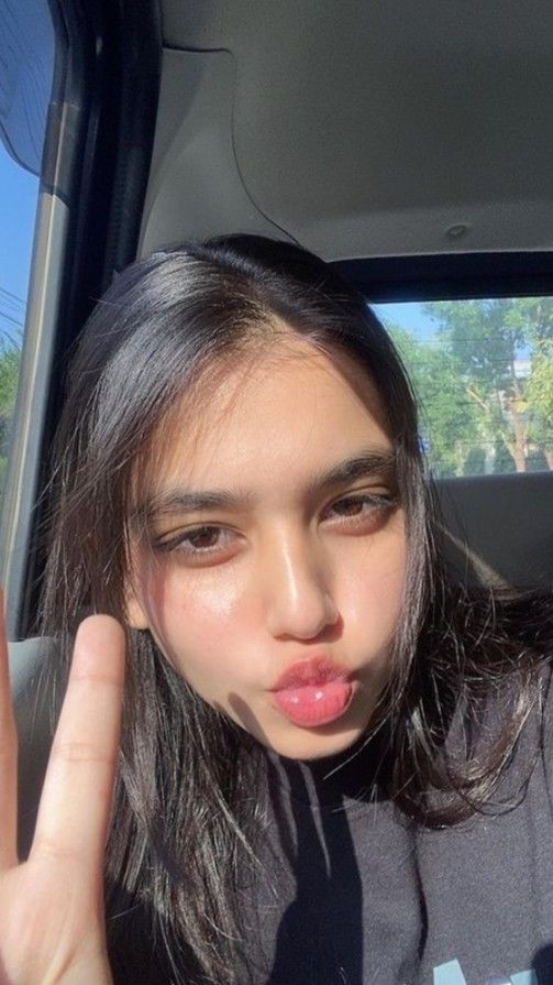 Instagram-Girl-DP