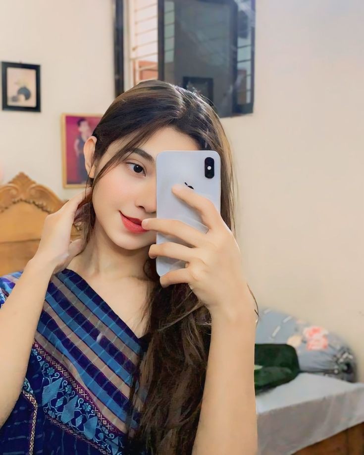 Social-Media-Girls-Dp