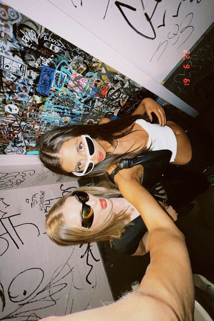 aesthetic-friends-dp