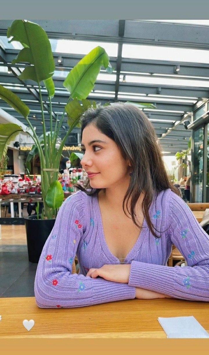 attitude-attractive-instagram-hidden-face-dp-for-girls