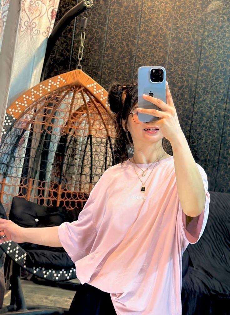 attitude-whatsapp-attractive-instagram-hidden-face-dp-for-girls