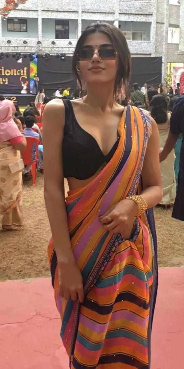 black-saree-girl-dp-hidden-face-for-instagram