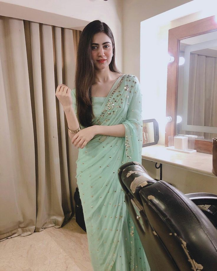 black-saree-girl-dp-simple-attitude