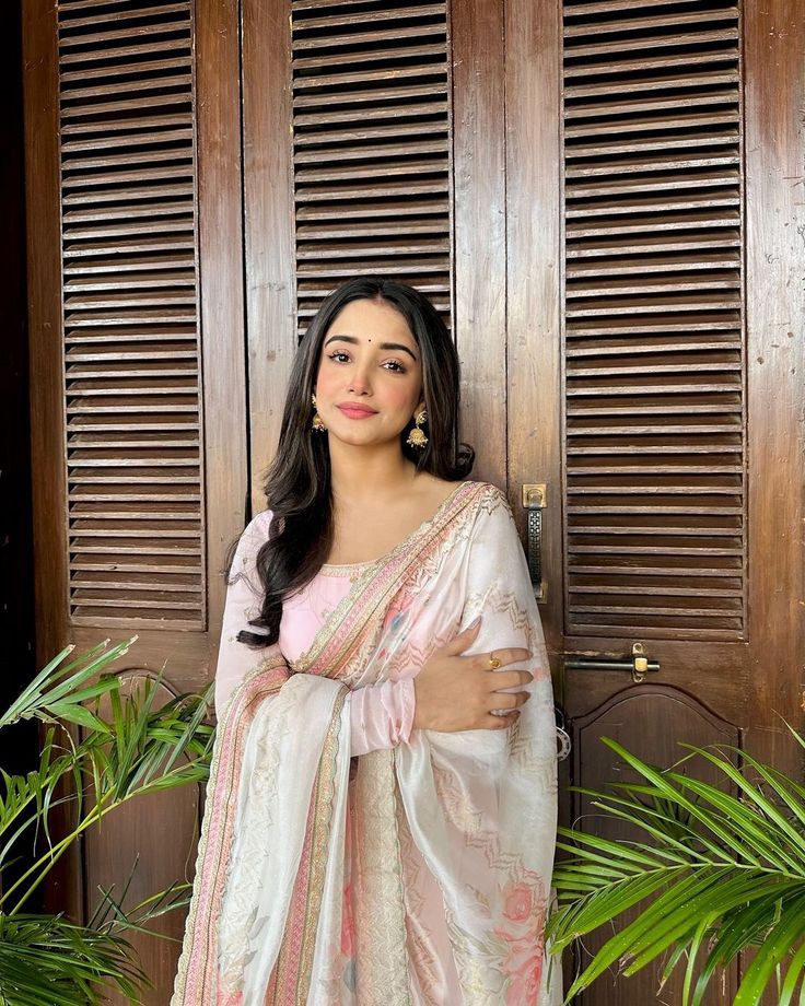 cute-instagram-dp-for-girls-stylish