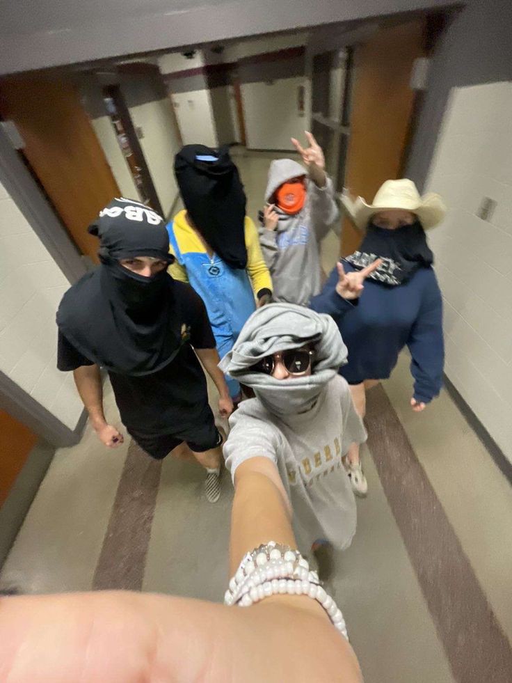 friends-dp-caption