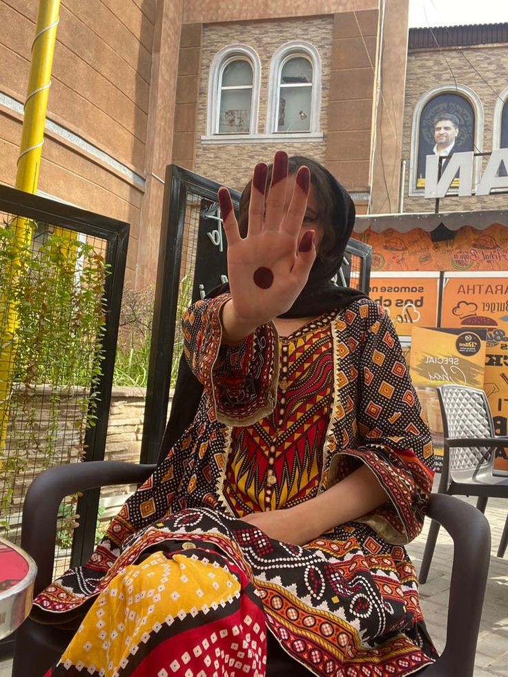 hidden-face-girl-dp-picture