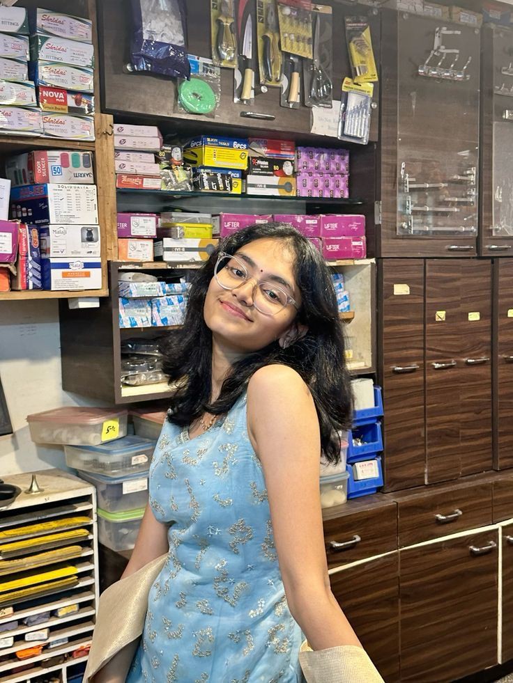 hide-face-girl-pic-back