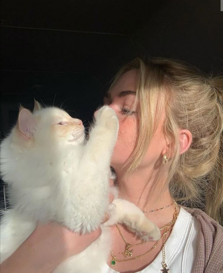 hide-face-girl-pic-black-and-white