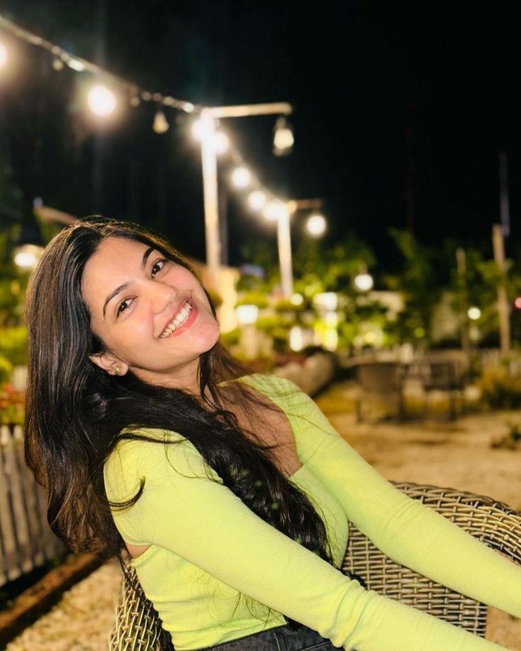 instagram-dp-for-girls-black-blur