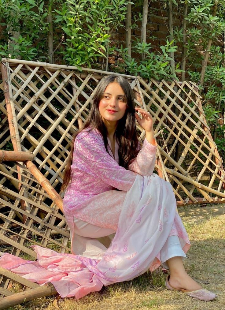 photo-poses-stylish-attractive-instagram-hidden-face-dp-for-girls