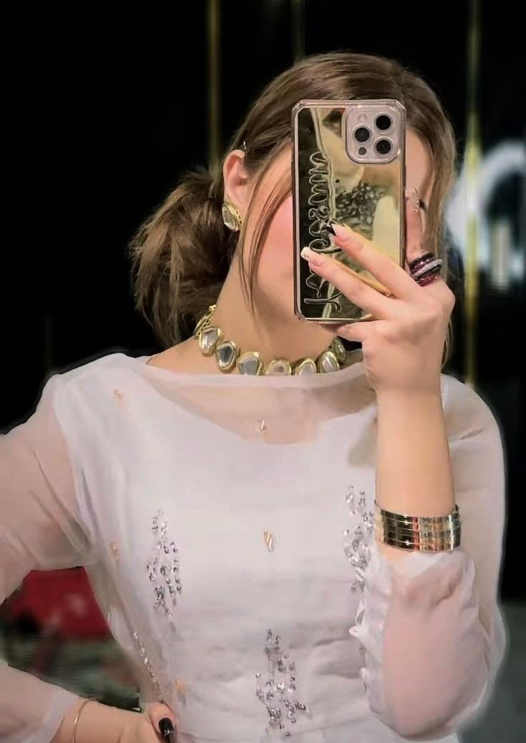 real-simple-girl-image-hide-face