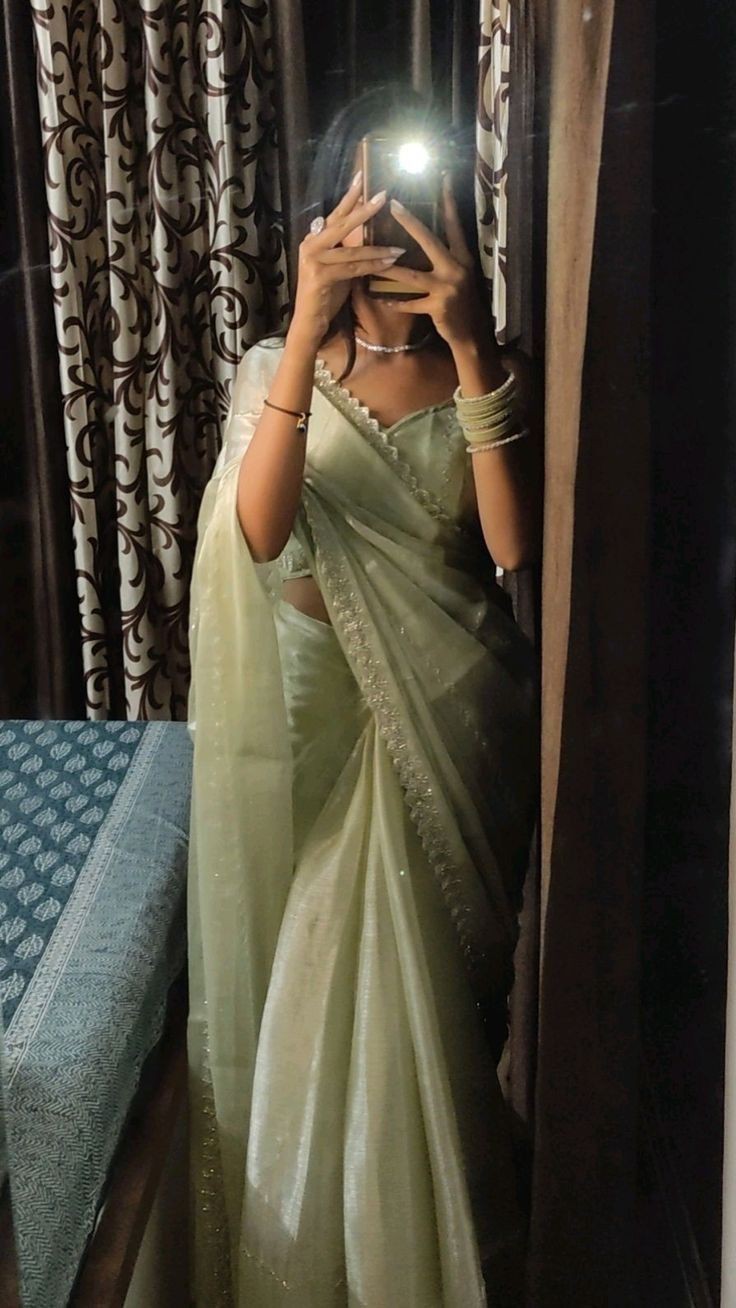 saree-girl-dp-for-instagram-indian