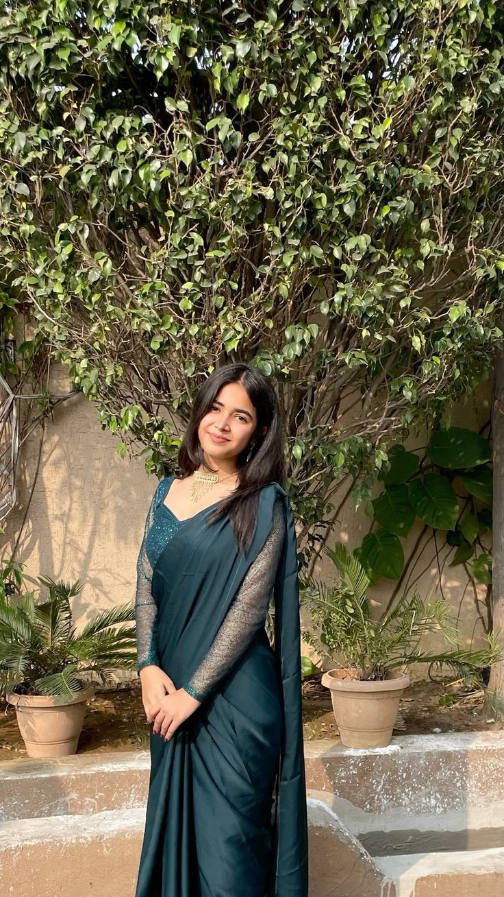 saree-girl-dp-hide-face-black