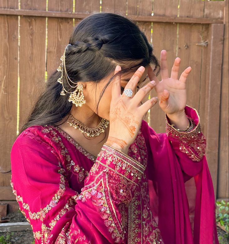 stylish-hidden-face-girl-dp