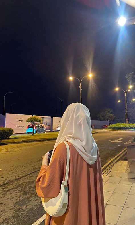 stylish-muslim-girls-dp-for-instagram