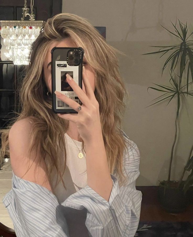 best-dp-for-instagram-for-girl-mirror-selfie