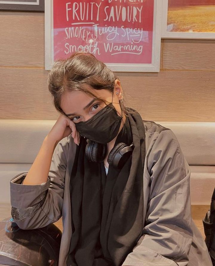 black-aesthetic-dp-for-girls-cute