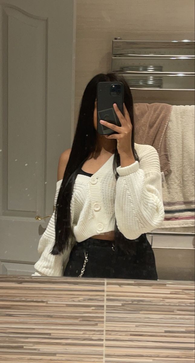 black-dp-for-instagram-girl-mirror-selfie