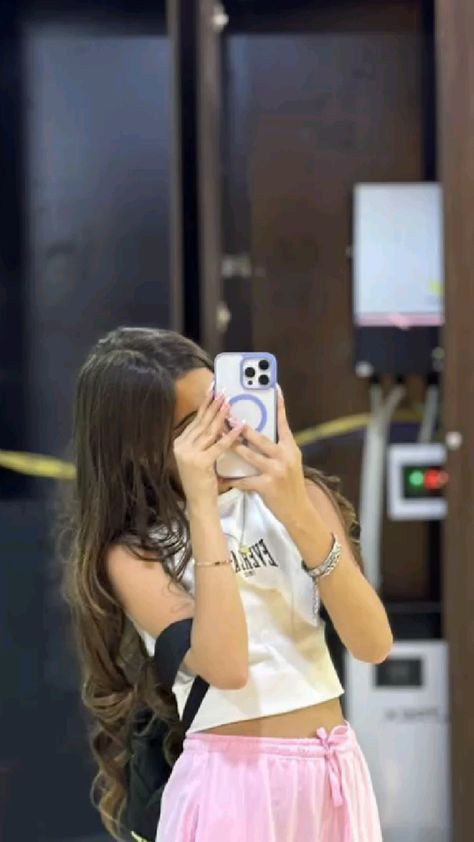 black-dp-for-instagram-girl-mirror-selfie