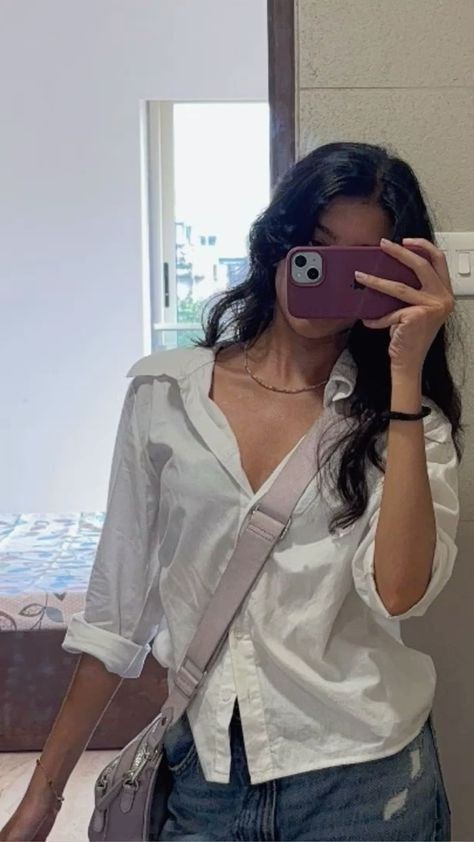 cute-mirror-selfie-dp-for-instagram-girl