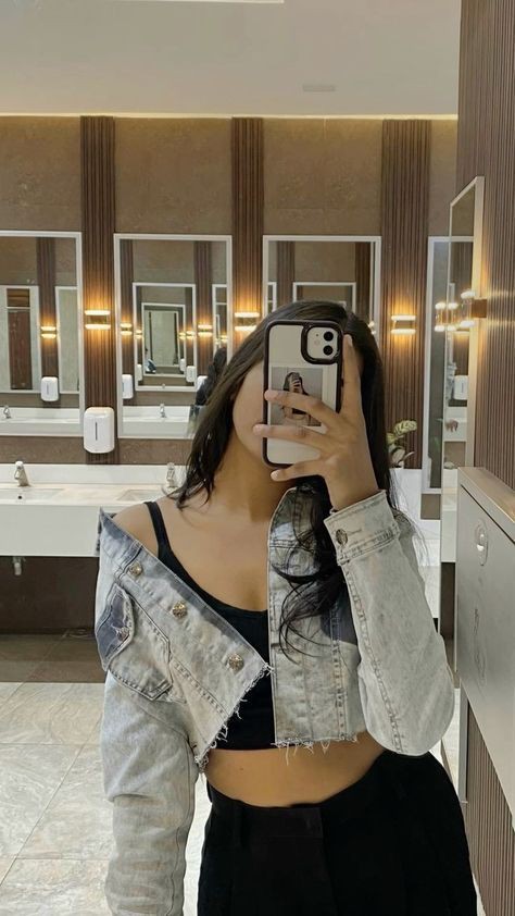 dp-for-instagram-for-girl-stylish-mirror-selfie
