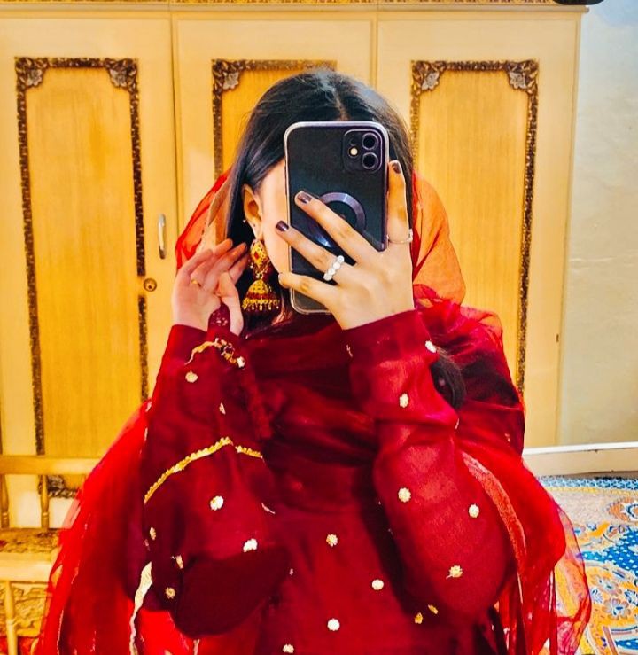 mirror-selfie-dp-black
