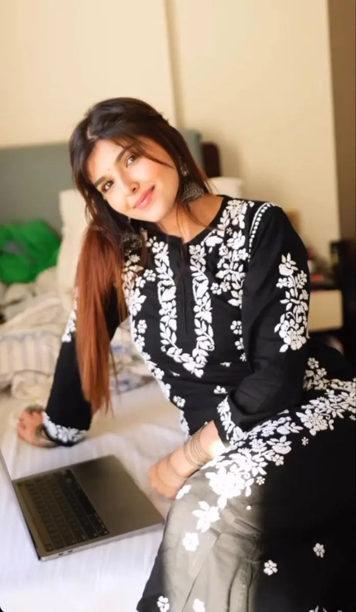 cute-single-girl-dp-instagram-attitude