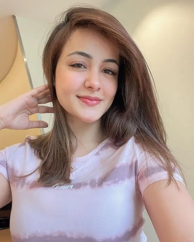 cute-single-girl-dp-instagram-stylish