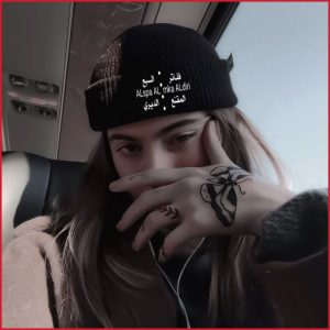 aesthetic hidden face girl pic black and white