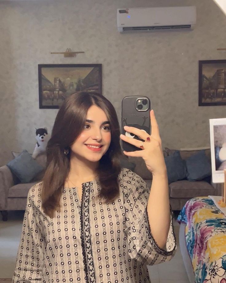 girl-photo-dp-instagram-hidden-face-attitude
