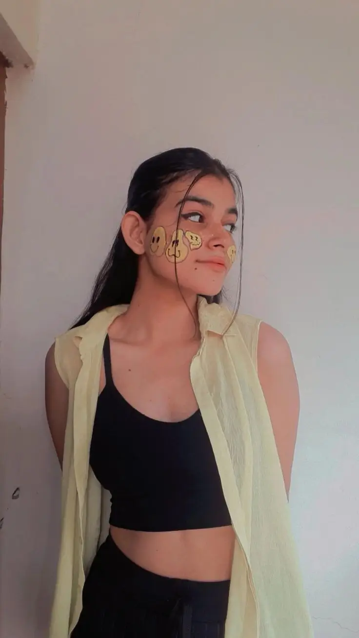 hide-face-girl-pic-back-side