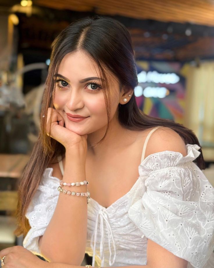 instagram-girls-dp-black-and-white