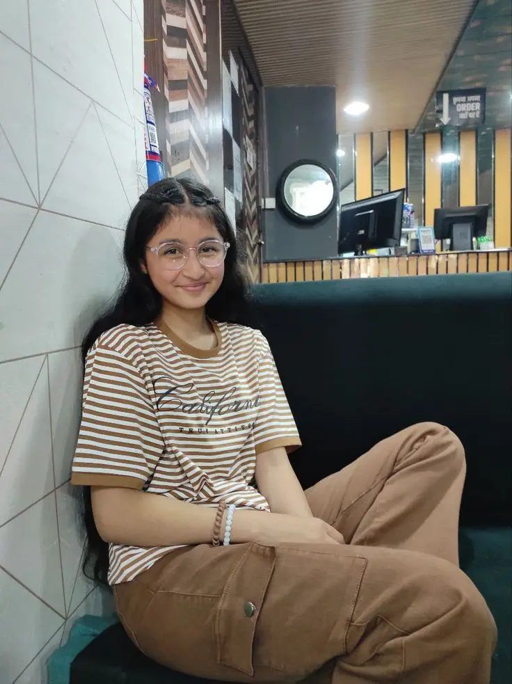 real-simple-girl-image-in-saree