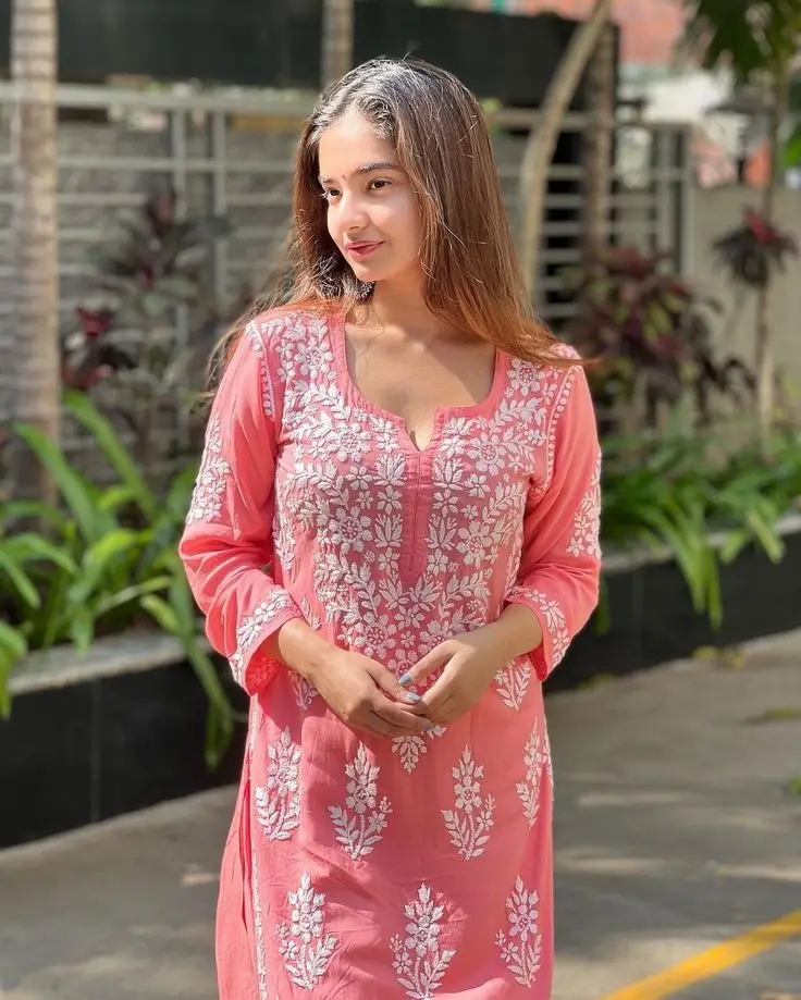 single-girl-dp-black-colour-indian