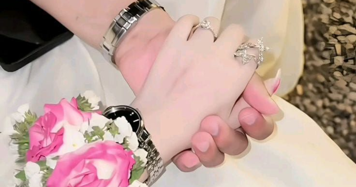 Couple Hand DP Pic